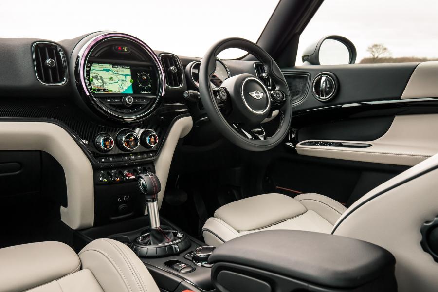 Интерьер Mini Cooper S Countryman ALL4 2017 года  (UK) (фото 34 из 37)